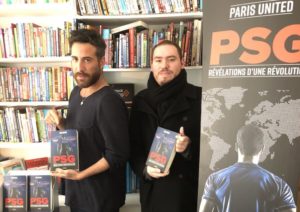Jordan et Alexandre, membre du collectif Paris United, présentent leur livre.