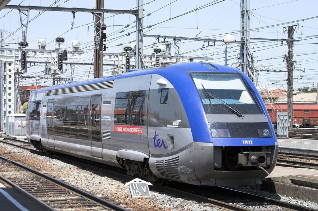 transport : Autorail X73500 at the station Matabiau in Toulouse, France crédit ignis CC BY-SA 2.5