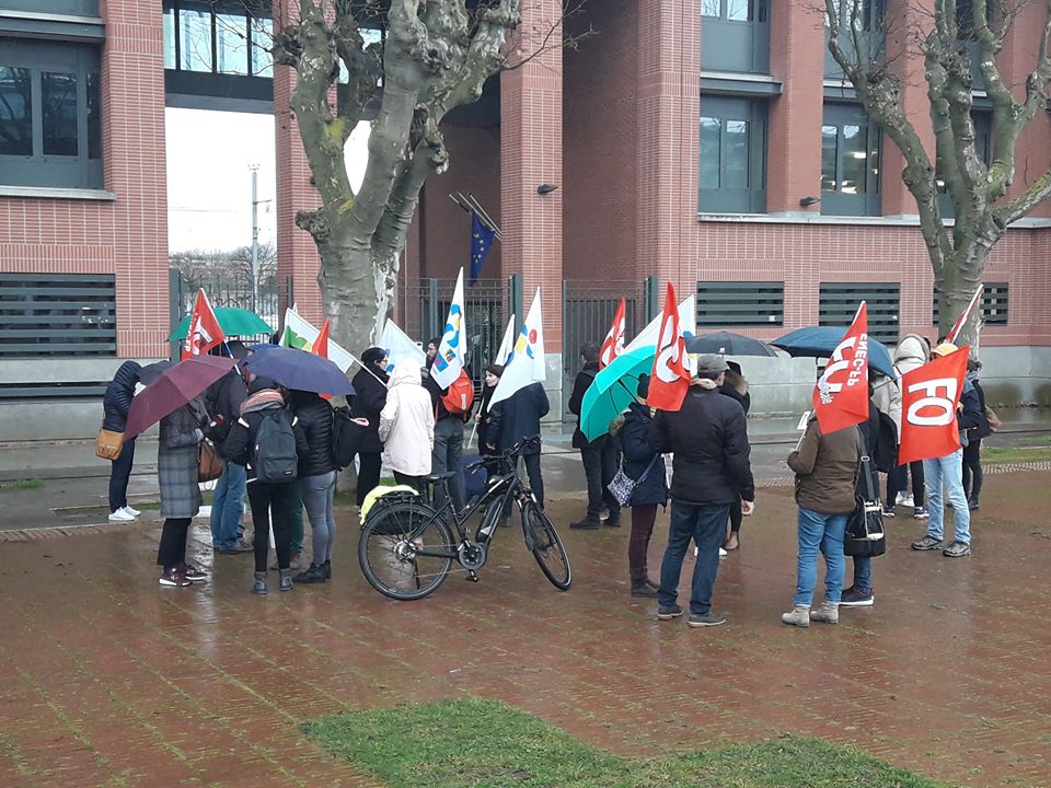 Rassemblement des professeurs devant le rectorat de Toulouse. crédit : Chris Daza