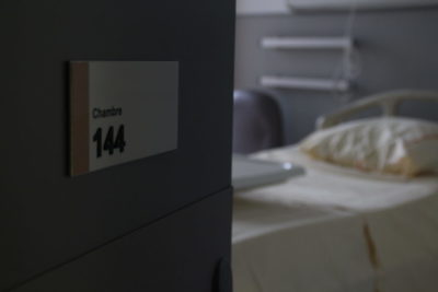 Photo générique d'une chambre d'hôpital.