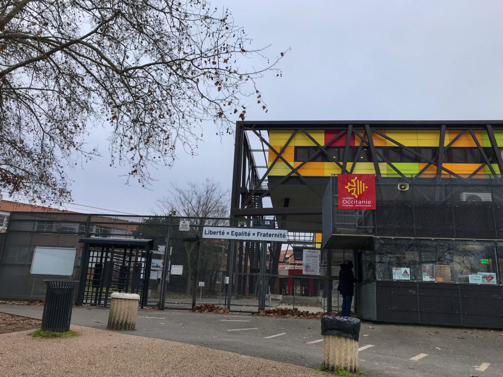 Facade du lycée Stéphane Hessel, situé 44 Chemin Cassaing, 31079 Toulouse.