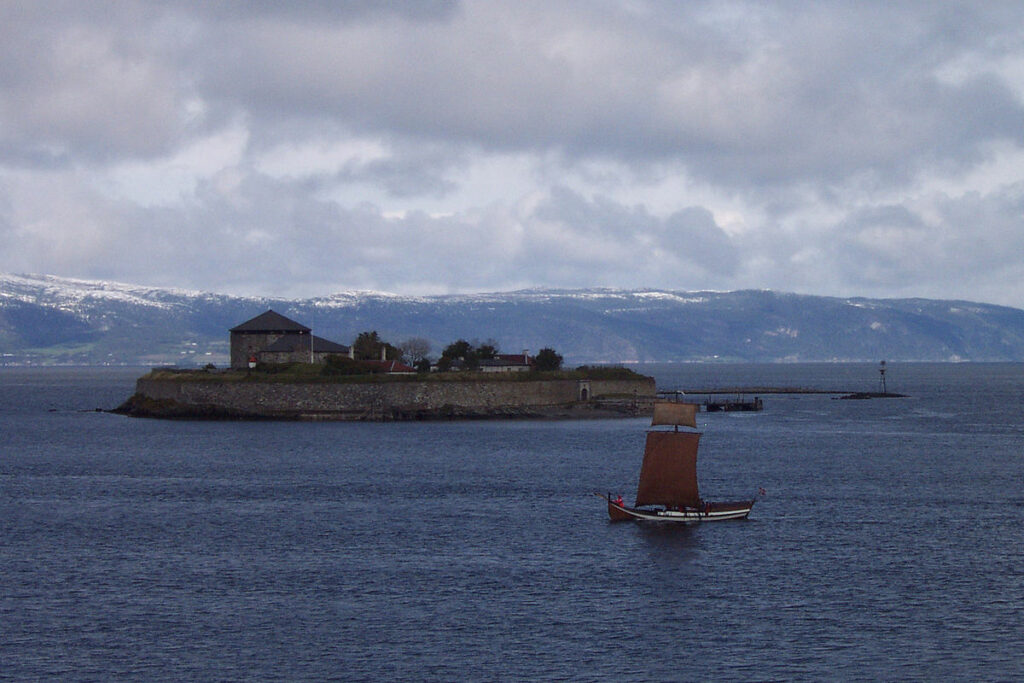 Un drakkar viking à Trondheim en Norvège mai 2004
by Remi Jouan CC BY-SA 3.0