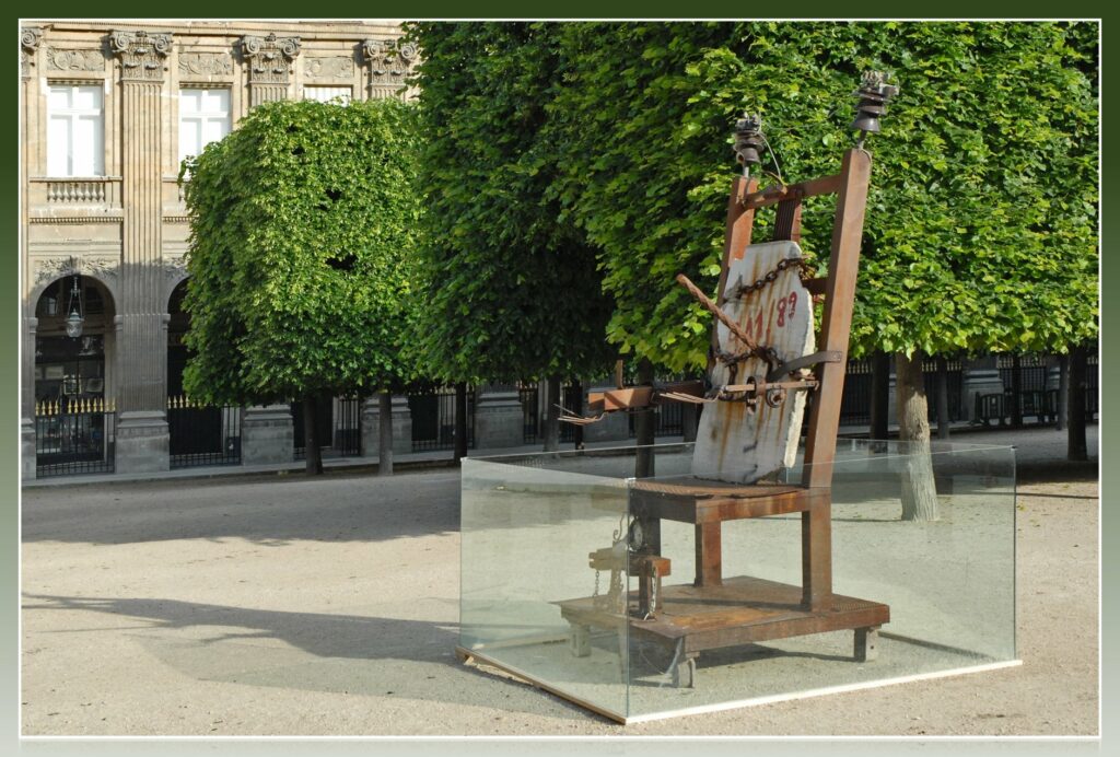 Electric chair to execute condemned people. / Licence Creative Commons (CC-BY-2.0) / Jean-Pierre Dalbéra