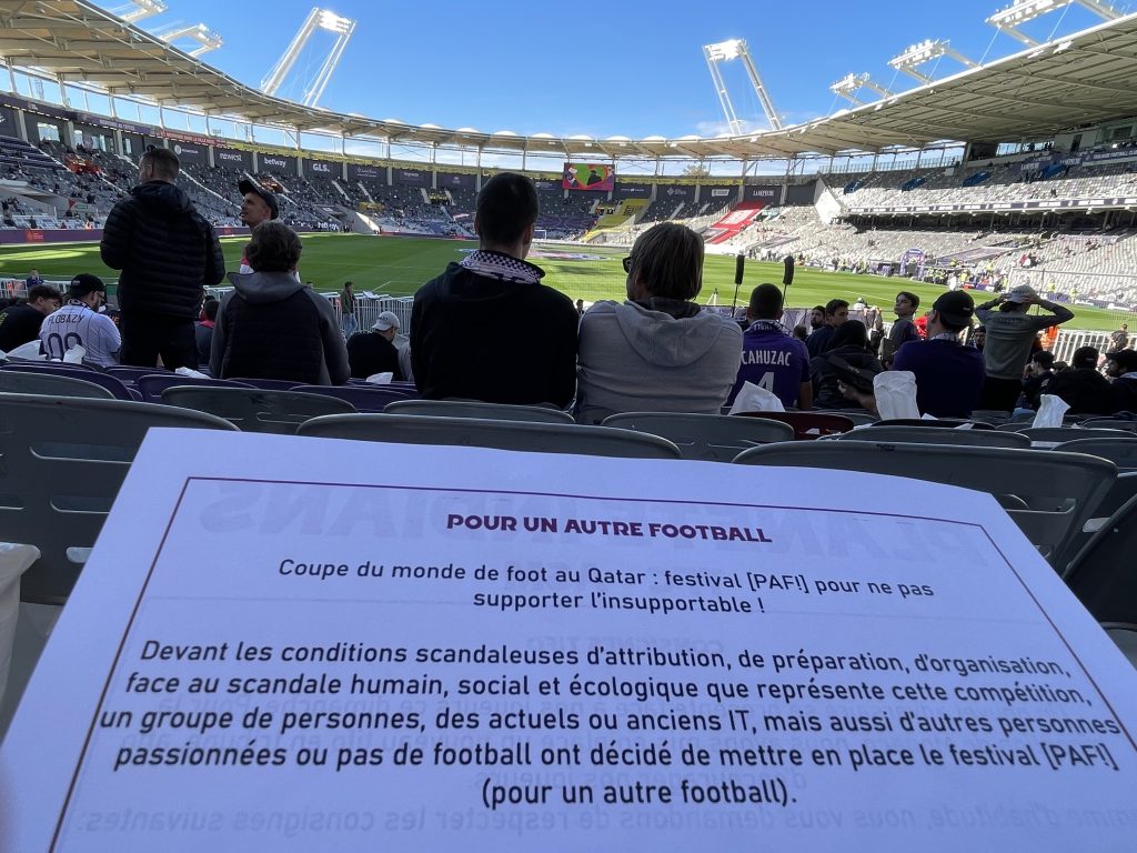 Le papier a été distribué au Stadium pour TFC-MONACO © Maxime Guy